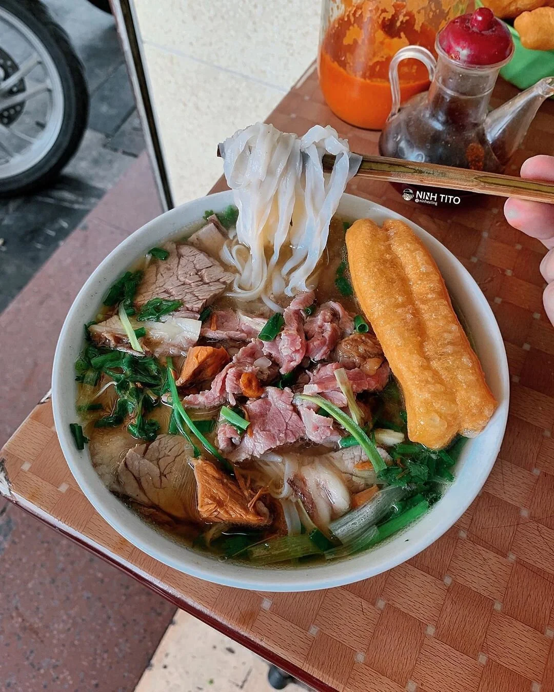 Phở bò bà Tựu: 8 Hàng Da, Hoàn Kiếm, HN. Nguồn @ninheating